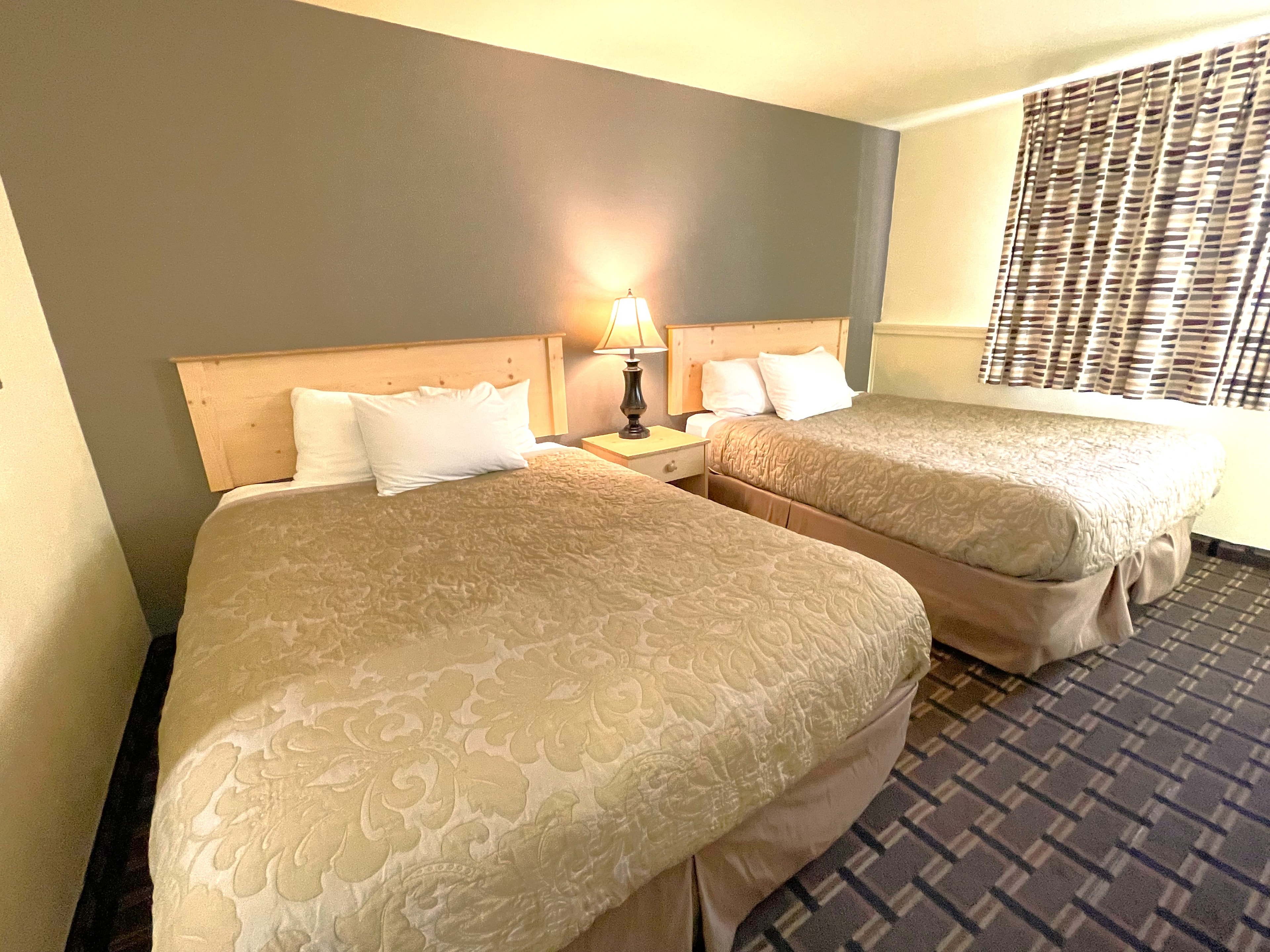 2 Queen Bed Room